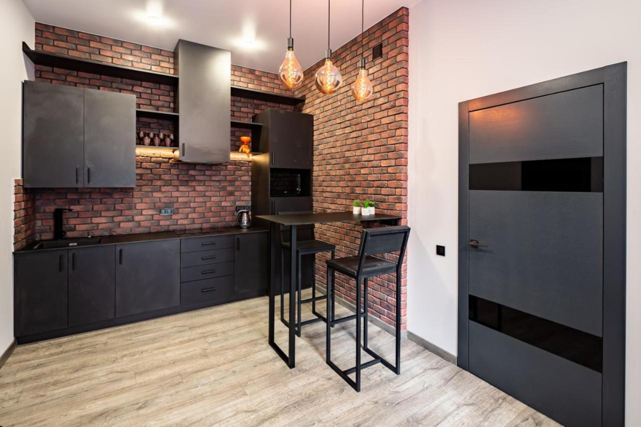 Stylish Apartment In The Center Львов Экстерьер фото