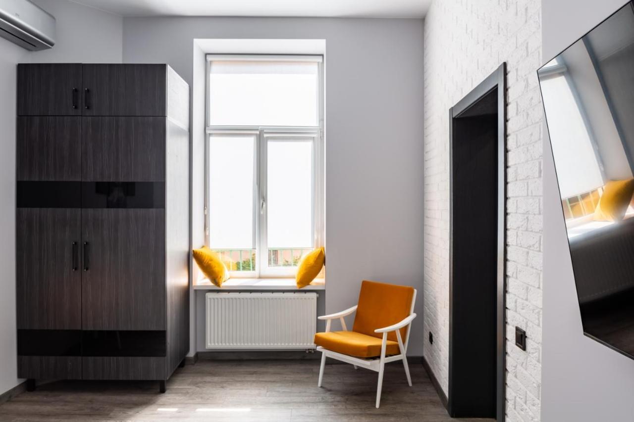 Stylish Apartment In The Center Львов Экстерьер фото