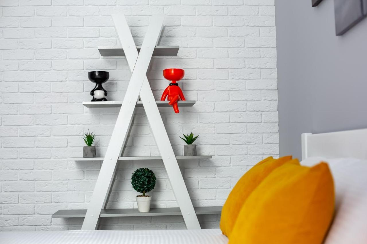 Stylish Apartment In The Center Львов Экстерьер фото