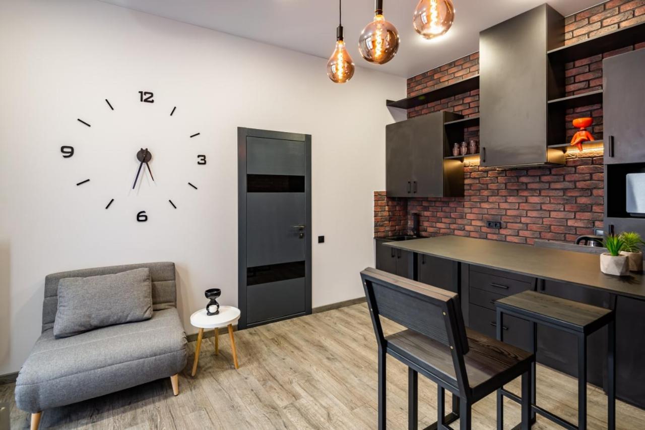 Stylish Apartment In The Center Львов Экстерьер фото