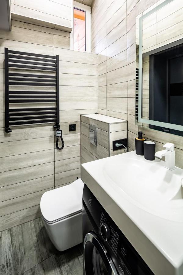 Stylish Apartment In The Center Львов Экстерьер фото