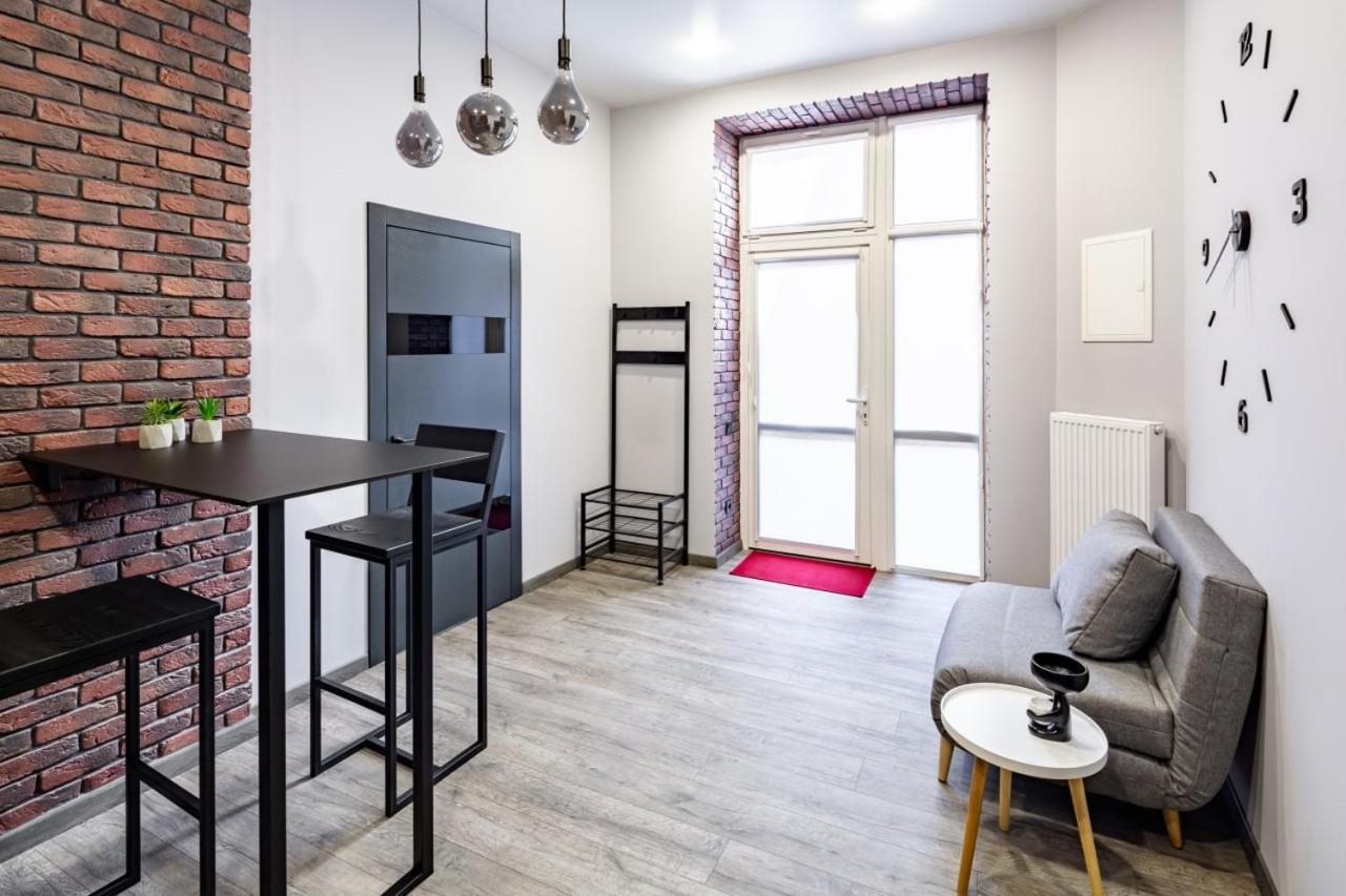 Stylish Apartment In The Center Львов Экстерьер фото